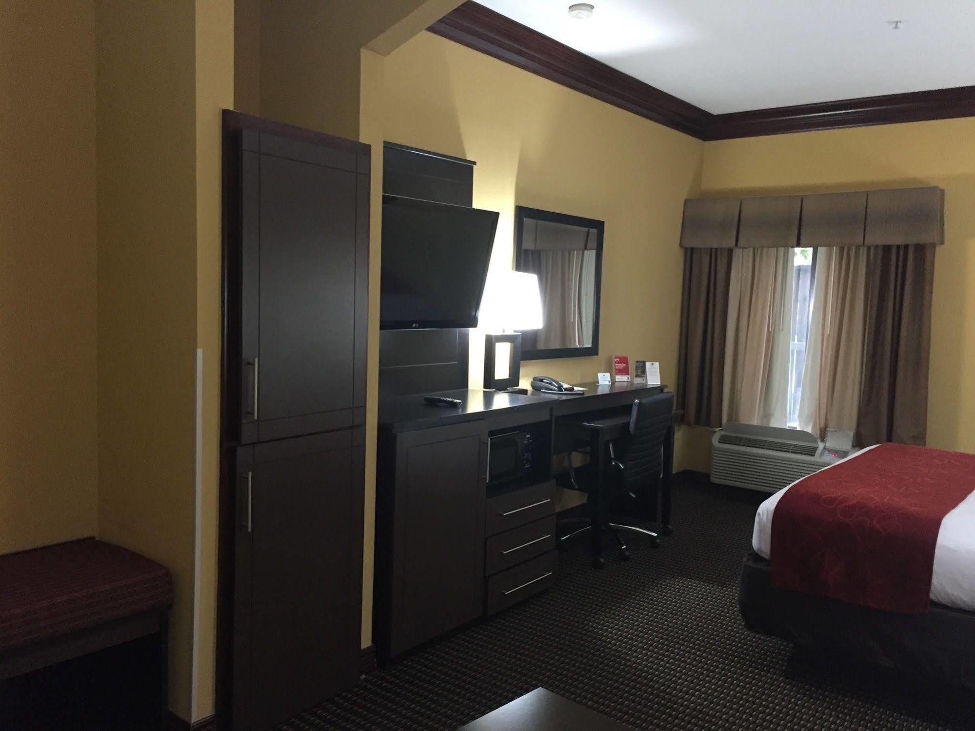 Comfort Suites Lake Jackson Clute Екстериор снимка