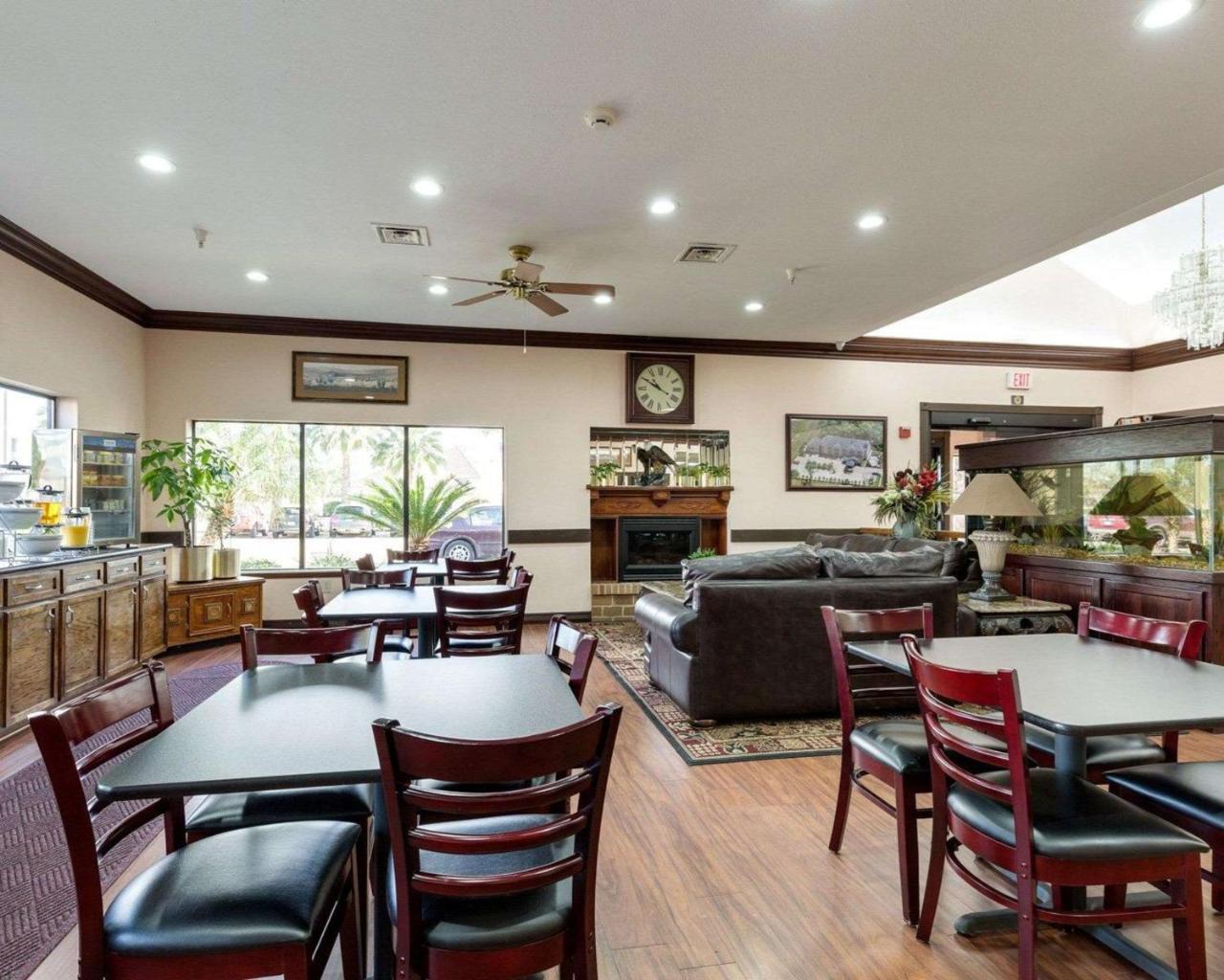 Comfort Suites Lake Jackson Clute Екстериор снимка